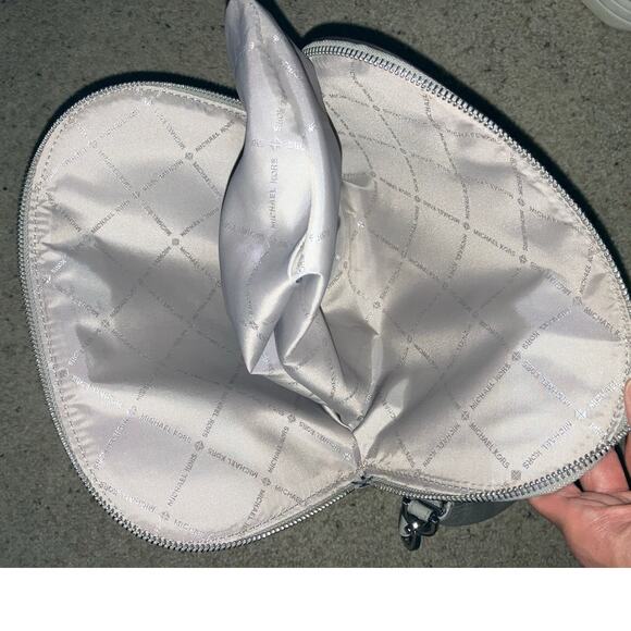 MICHAEL KORS, GRAY MEDIUM PEBBLED LEATHER SHOULDER BAG - Picture 16 of 16